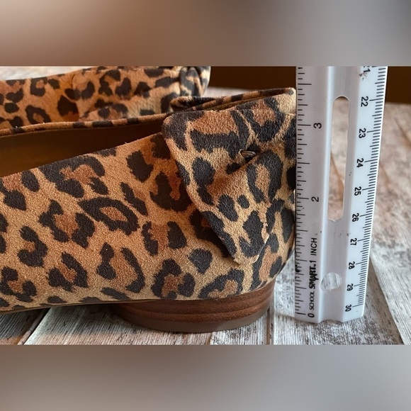 NEW including the Box!  Bernardo Eloisa Sand Cheetah Vegan Suede Bow Flat 11 M - Picture 13 of 13